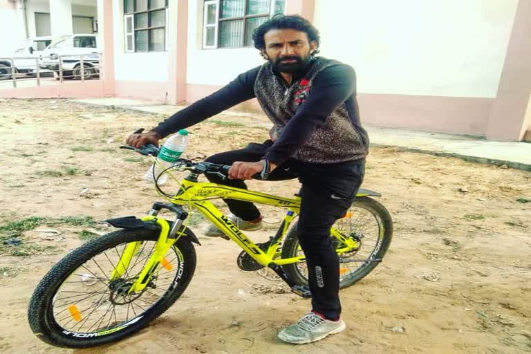 haryana man covered 1400 kilometer to meet ill mother from cycle