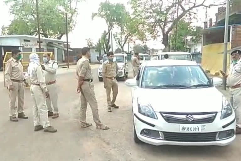 Police and Excise Department raided, Raw liquor confiscated in Chhatarpur