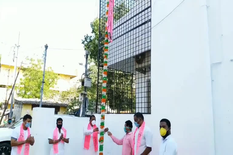 minister-malla-reddy-flag-hoisting-at-trs-party-office-bowenpally-secunderabad