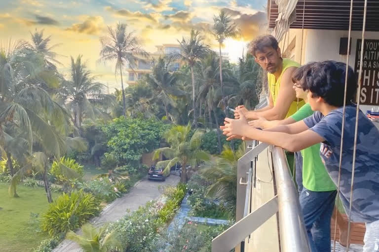 Hrithik Roshan smoking in pic with sons? Actor answers concerned fan