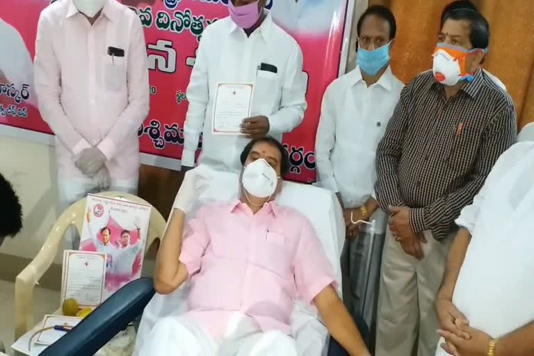 cheif vip dasyam vinay bhaskar blooddonation in warangal