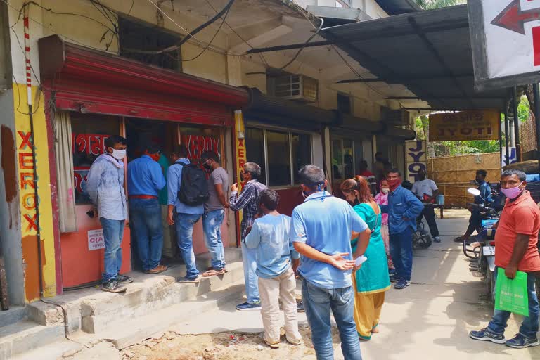 people-gathered-in-internet-cafes-of-jorhat-for-collect-e-pass