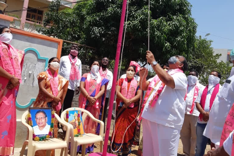 MLA SATHISH HOSTED TRS PARTY FLAG