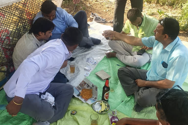 BJP Corporator did wine party with police officer during lockdown in jalgaon