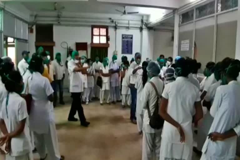 Outsourcing nurses of PMCH returned to work on strike in dhanbad