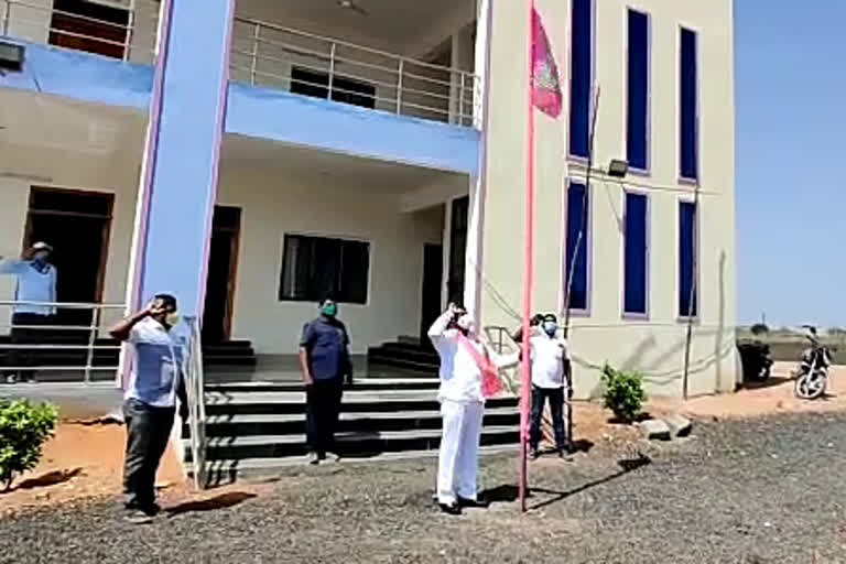 Trs formation day celebrations in alampur