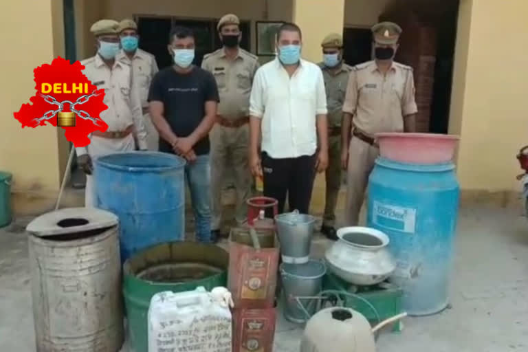 Ghziabad Police arrested two accused with huge amounts of raw alcohol during thw lockdown