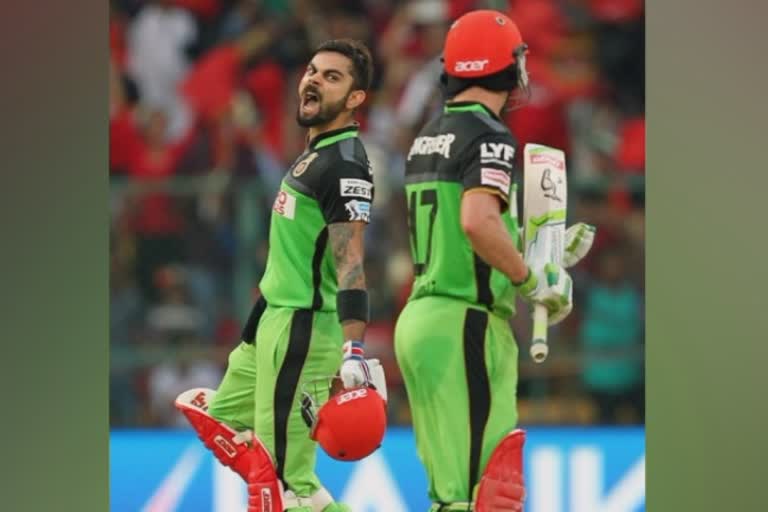 Kohli and de villiers will raise funds by auctioning cricket goods