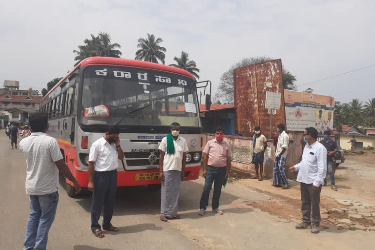 Liberation from lockdown: Workers leaving home on 11 government buses