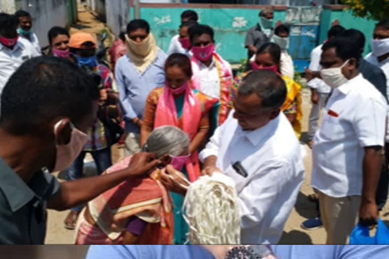 mla gandra distributed masks in Bhupalpally