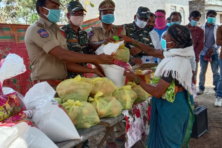 police distributed basic needs in peddapalli district