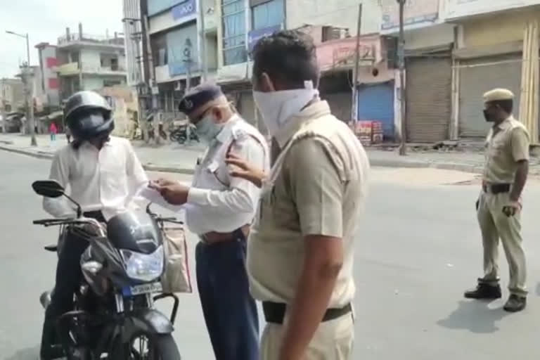 Police deducted 20 thousand challan of bikeer in Panipat during lockdown