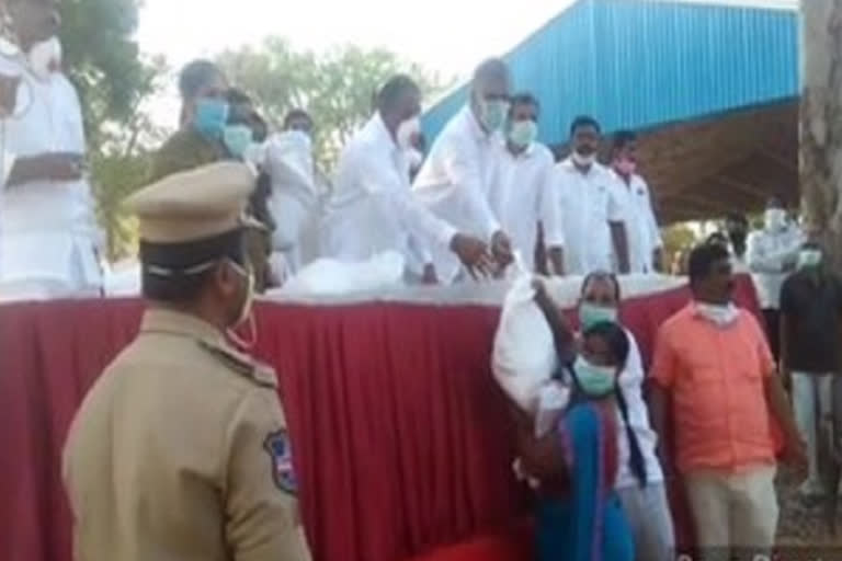 minister harish rao distributed groceries in medak district