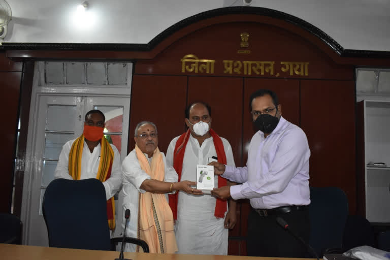 Aurangabad MP Sushil Singh provided PPE kit