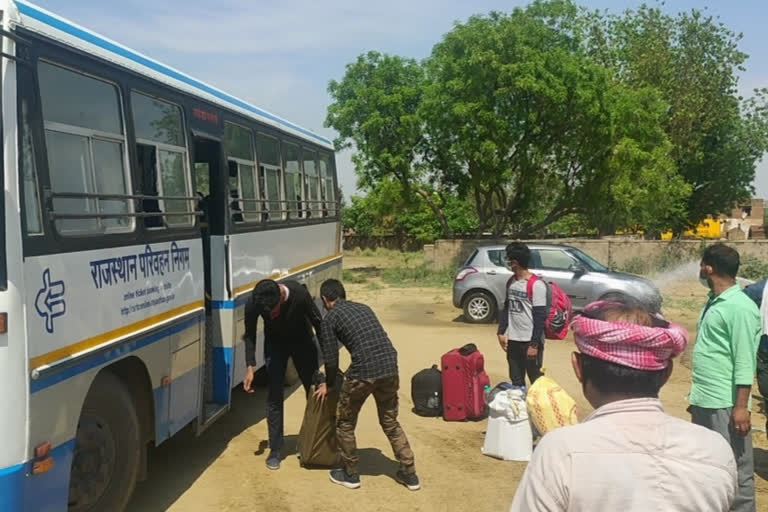 कामां न्यूज़ , भरतपुर न्यूज़ , कोटा से आए 8 छात्र , आईटीआई आइसोलेशन सेंटर में भर्ती , एसडीएम ने की मुलाकात , Kaman News,  Bharatpur News,  8 students from Kota