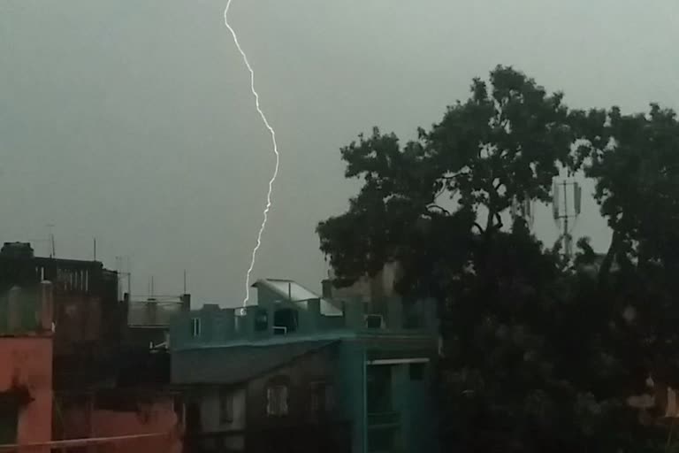 Rain and thunderstorm in Kolkata and adjacent area