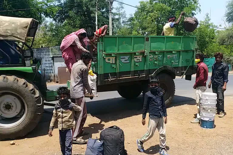 Workers of Uttar Pradesh tried to escape staying in relief camp in harda
