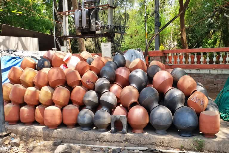 Potters facing problems at Vijayapura