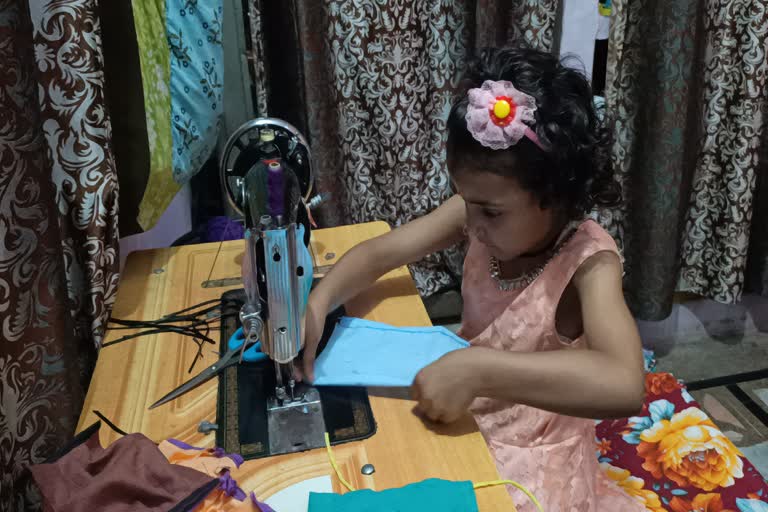 ramnagar girl making mask