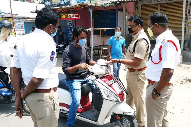 ramagundam traffic acp councelling to people in peddapalli district