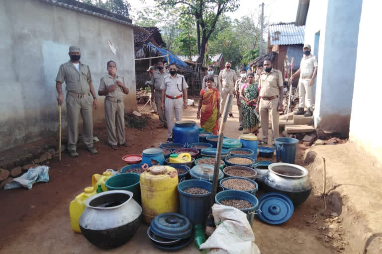 Devgarh evacuation department, 60 liters of liquor were seized