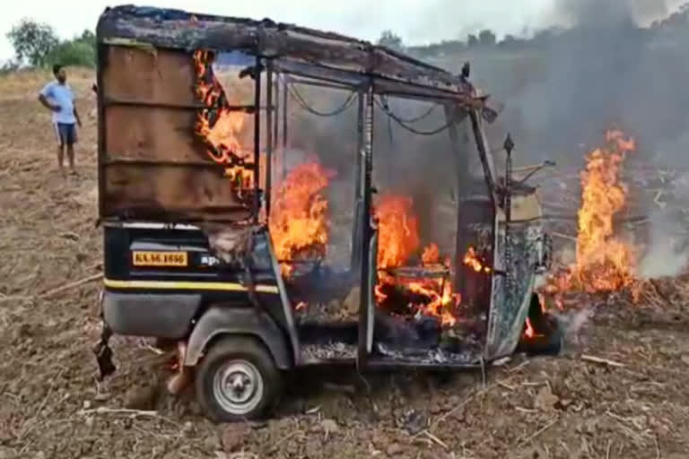 two-auto-burn-due-to-fire-accident-in-bidar