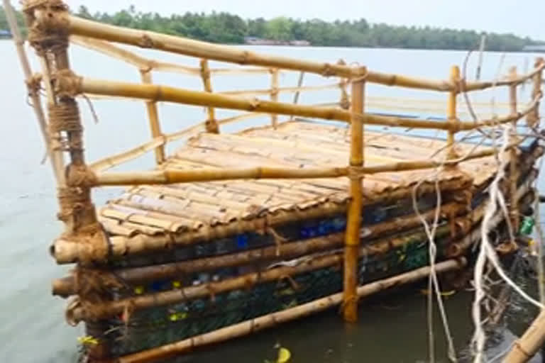 BOAT FROM WASTE BOTTLES_  പ്ലാസ്റ്റിക് കുപ്പികൾ  തൃശൂർ:  ചങ്ങാടം