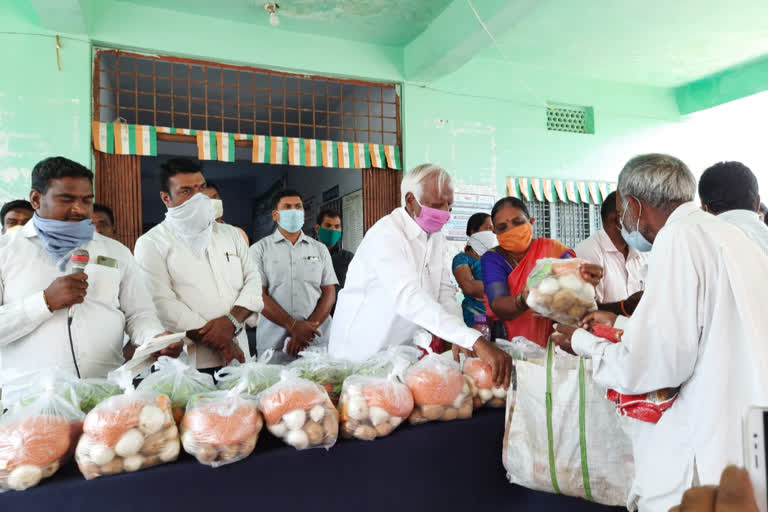 ex deputy cm kadium srihari distributed groceries in jangaon district