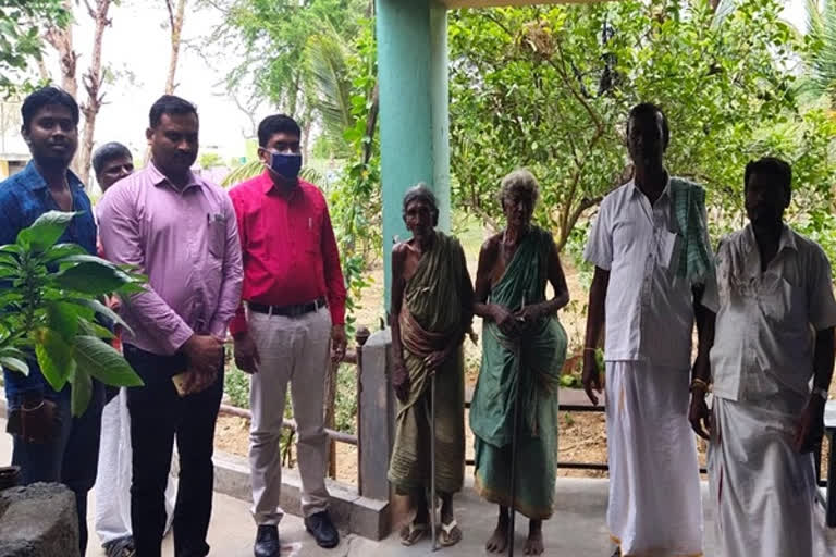 Collector helped Old Lady walked about month towards hosur without knowing lockdown