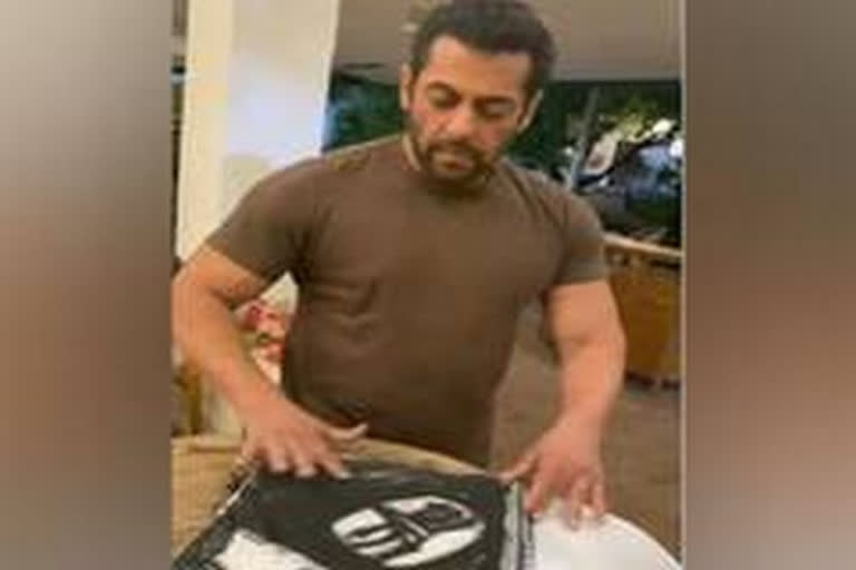 Salman urges people to donate through 'Anna Daan' challenge