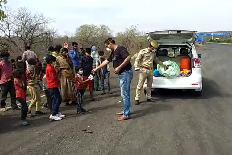 food packets distribution