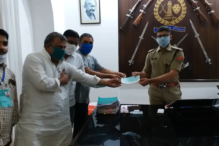 पुलिस कल्याण निधि में दिए पैसै, Money in police welfare fund