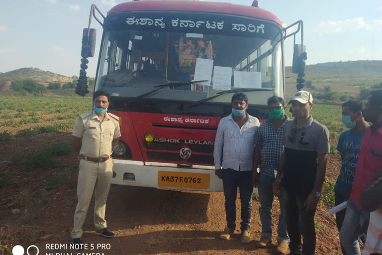 Athani 25 laborers returning home from Koppal