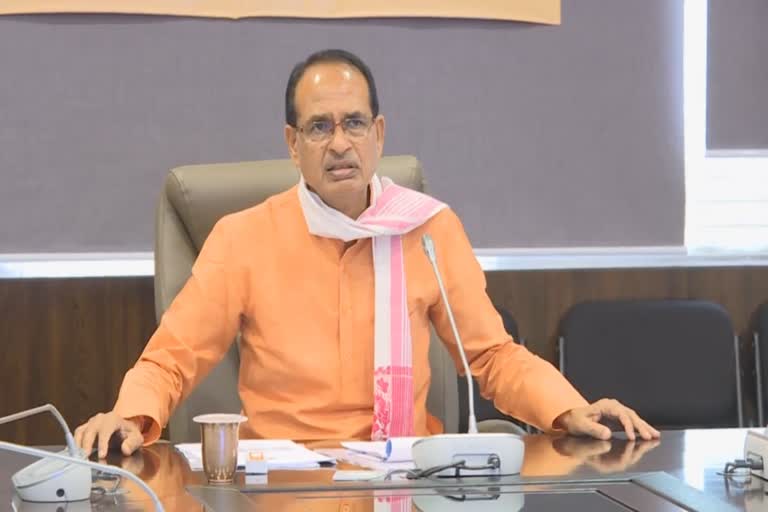 chief-minister-shivraj-singh-chauhan-video-conferencing-with-dig-and-sp