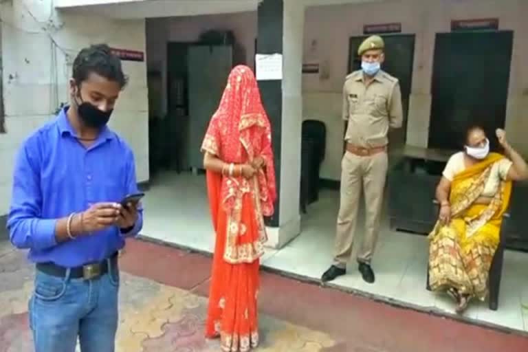 son-went-out-to-take-ration-during-lockdown-return-with-bride-in-ghaziabad