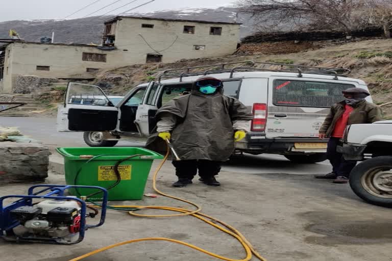 Vehicles going from Kullu to Lahaul