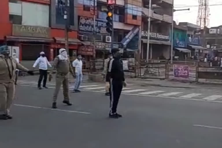 police doing yoga on duty spot