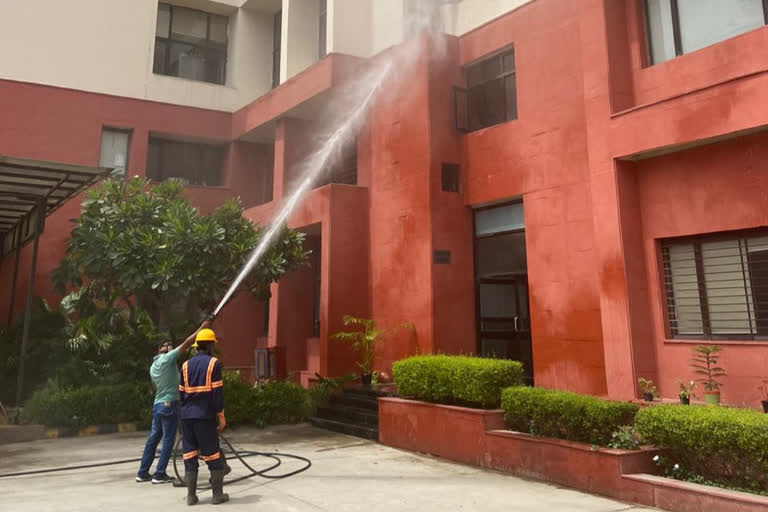 Dwarka court complex sanitized with the help of dwarka bar association in delhi