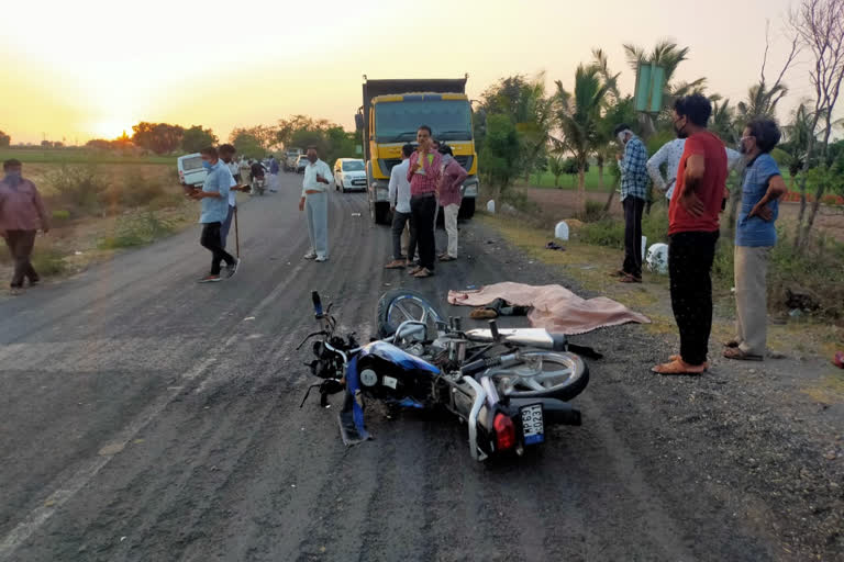 accident between a dumper and a bike