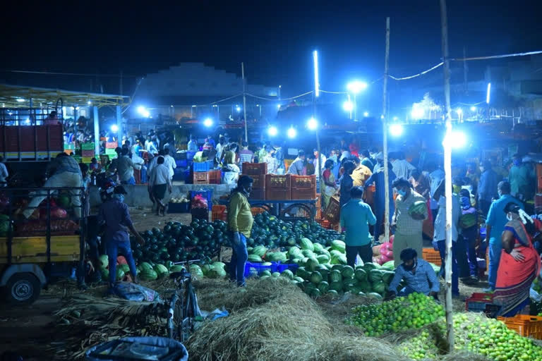 people in concern with  Groups in the fruit marke in guntur