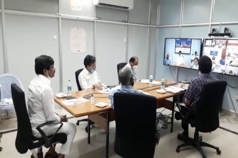 nitin gadkari hold video conference with all state ministers