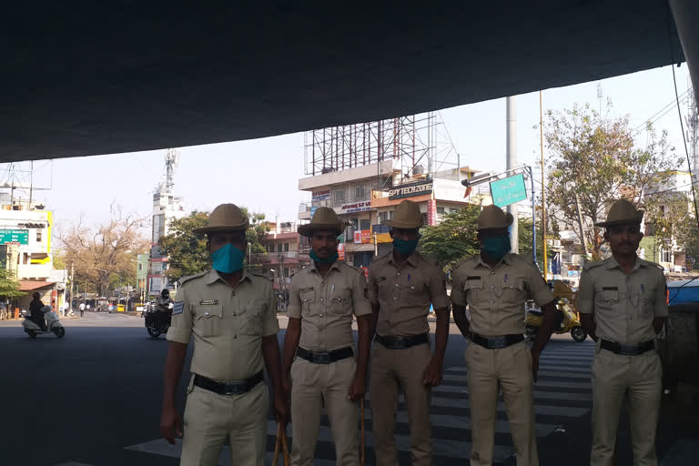 Tablighi's trubling to give police a variety of food during Ramadan