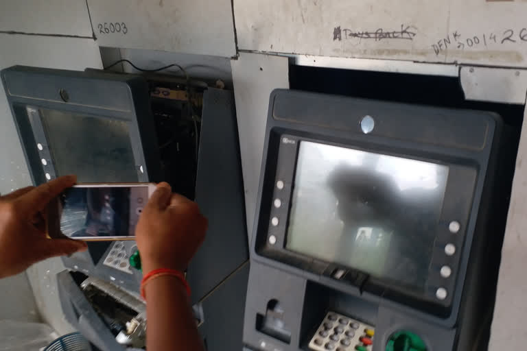 ধেমাজীত দুৰ্বৃত্তৰ ATM লণ্ডভণ্ড