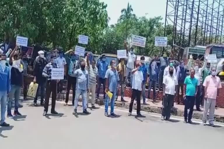 Protests in Bhubaneswar demanding help for auto drivers