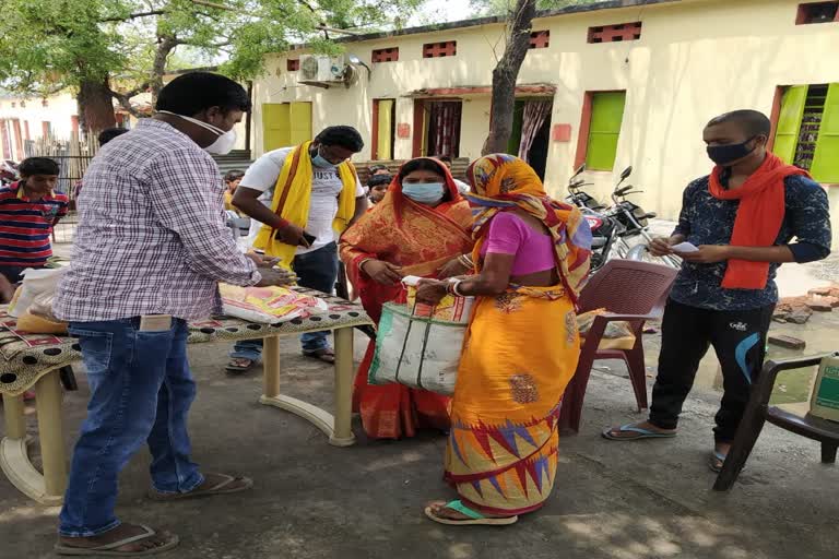 couple distributed ration on wedding anniversary in baghmara