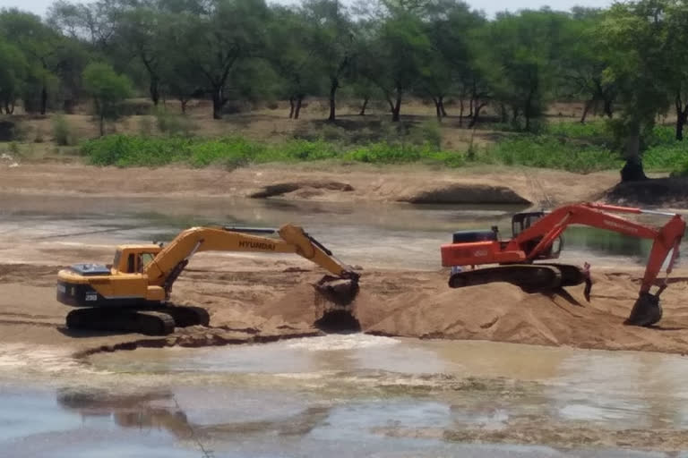 sand mine started in lockdown at rajnandgaon