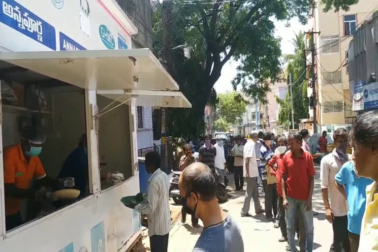 huse crowd at annapurna canteens in hyderabad