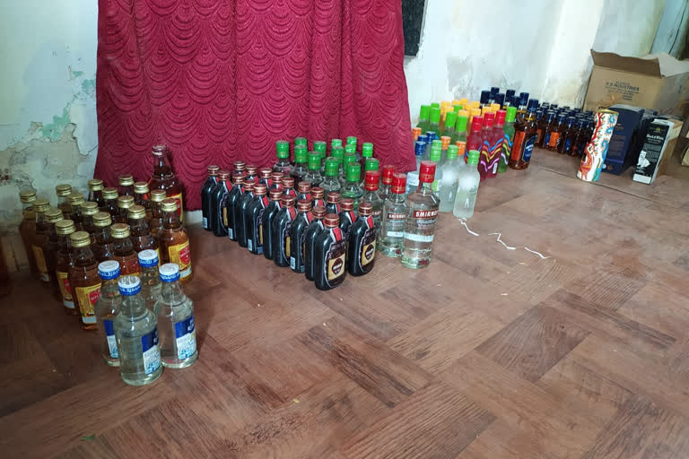 illegal liquor found in jalgaon