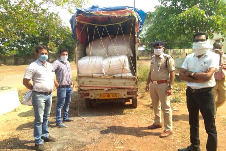 Police seized 12 lakh rupees tobacco in blockade in gariyaband