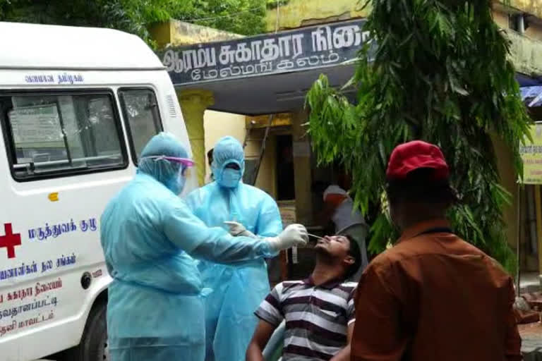 தேனி மாவட்டம் பெரியகுளம் அருகேயுள்ள வடுகபட்டியில்  வெள்ளைப்பூண்டு வியாபாரிகளுக்கு கரோனா பரிசோதனை